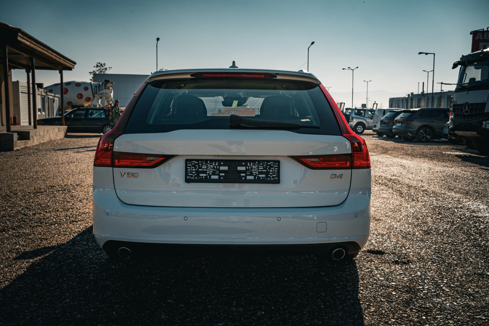 Volvo V90 D4 2.0D/AUTOMAT - изображение 4