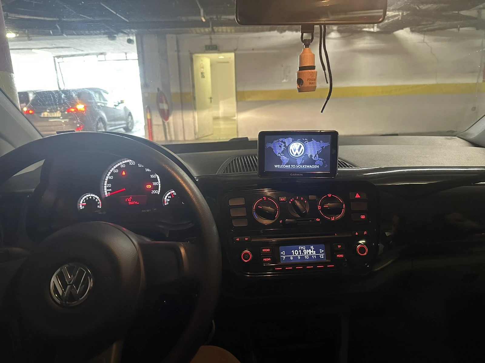 VW Up | Mobile.bg — изображение 9