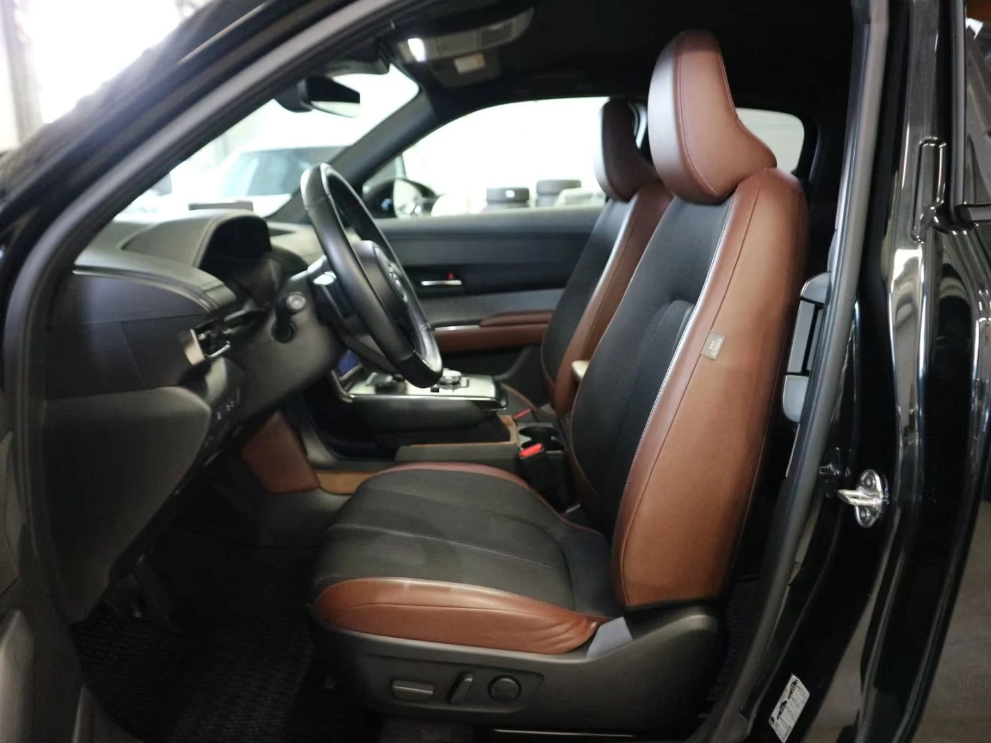 Mazda MX-30 MAKOTO/204HP/MATRIX/HUD/ACC/NAVI/CAM/255z, снимка 11 - Автомобили и джипове - 54070429