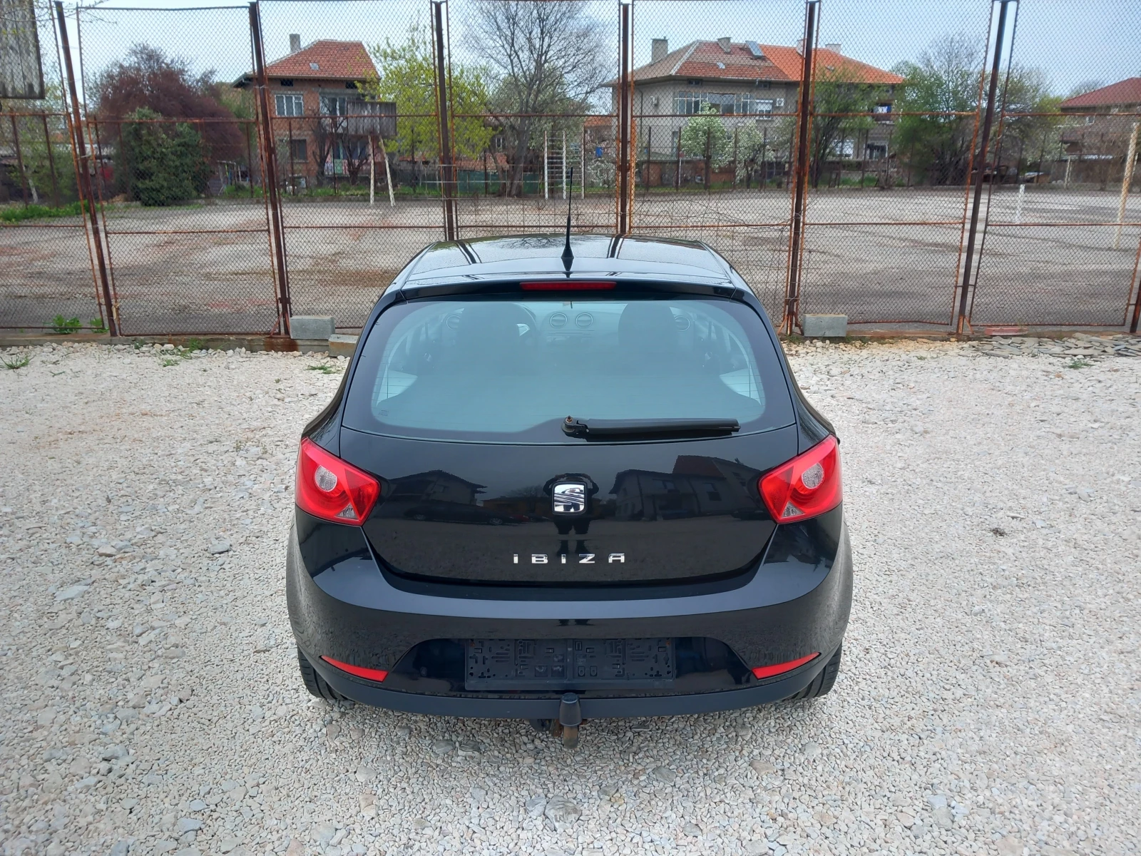 Seat Ibiza 1.4i климатроник 86кс, снимка 4 - Автомобили и джипове - 54220913
