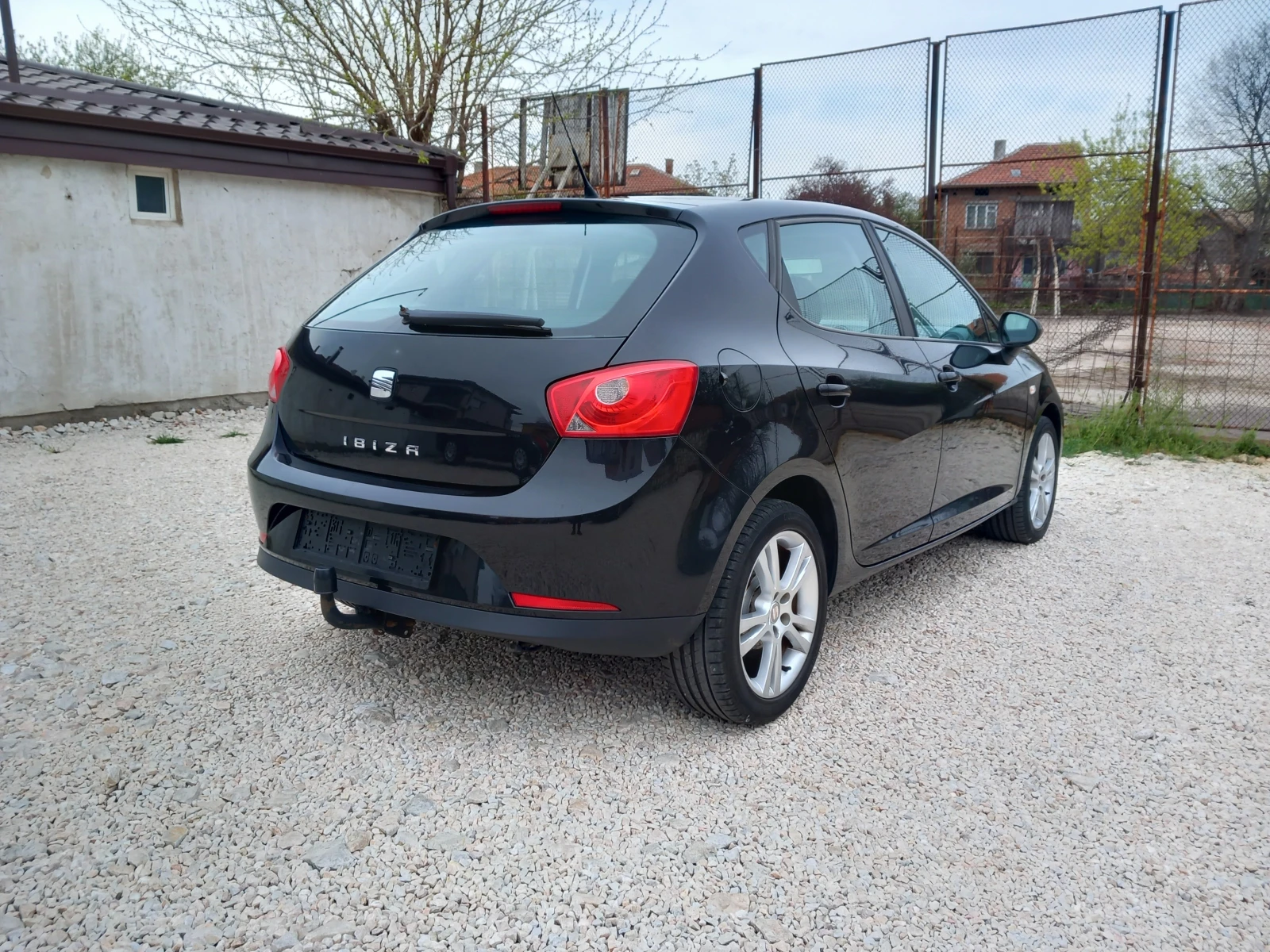 Seat Ibiza 1.4i климатроник 86кс, снимка 5 - Автомобили и джипове - 54220913