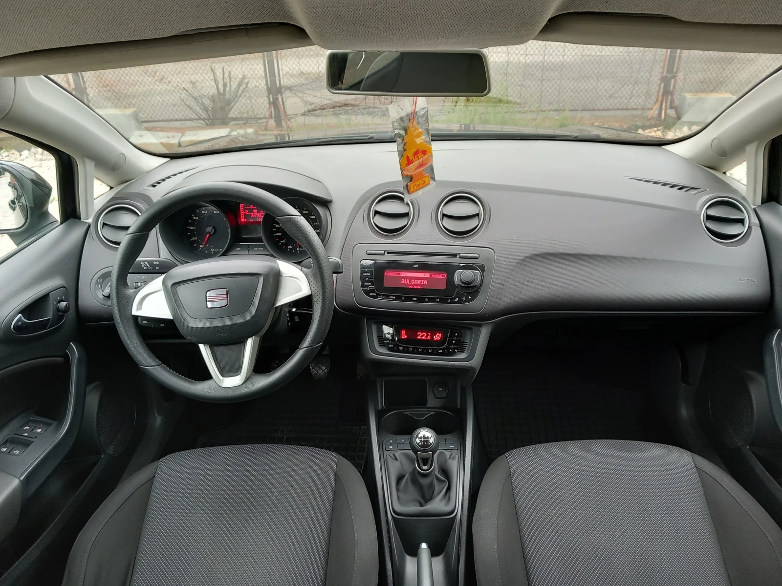 Seat Ibiza 1.4i климатроник 86кс, снимка 9 - Автомобили и джипове - 54220913