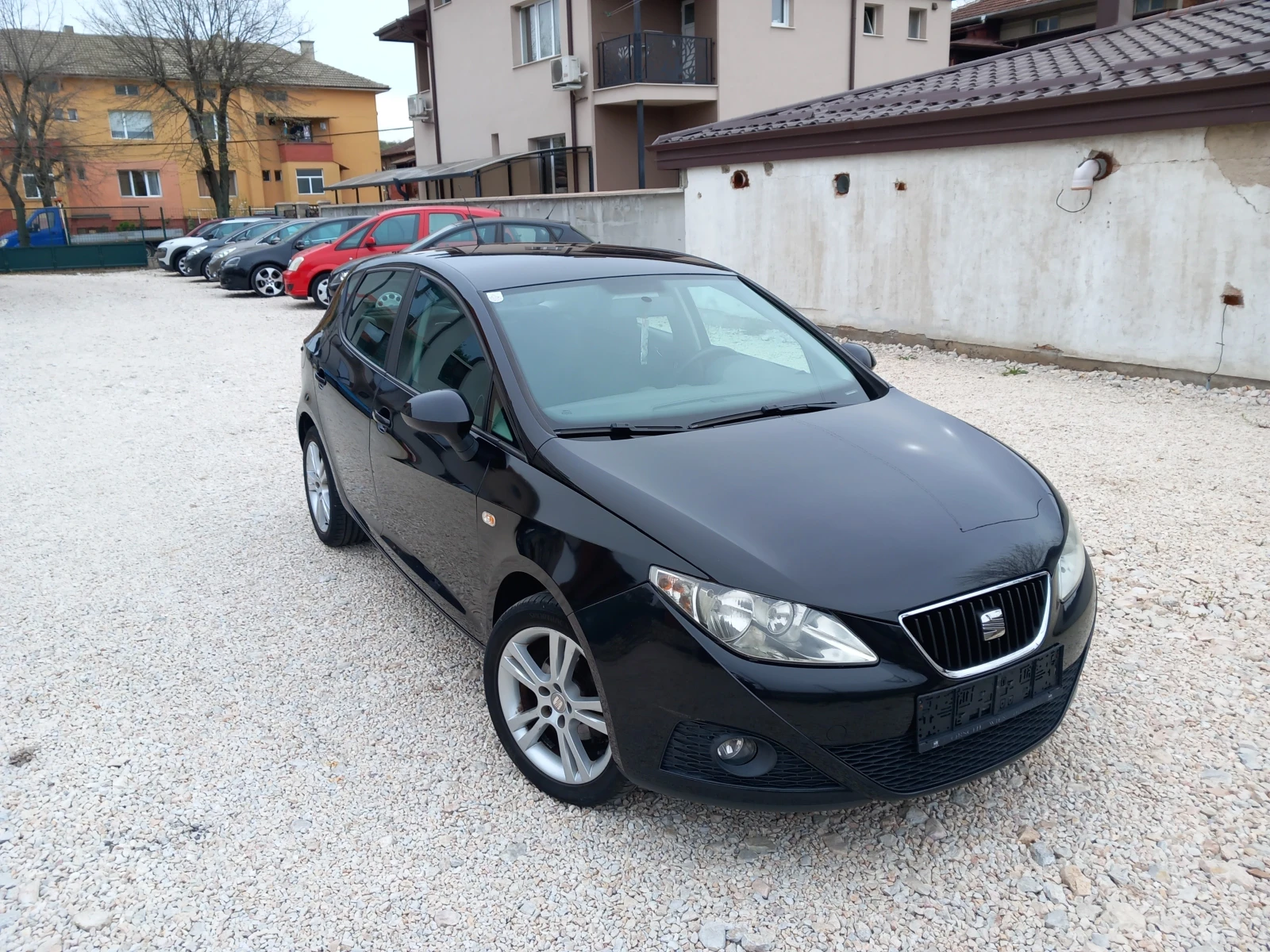 Seat Ibiza 1.4i климатроник 86кс, снимка 8 - Автомобили и джипове - 54220913