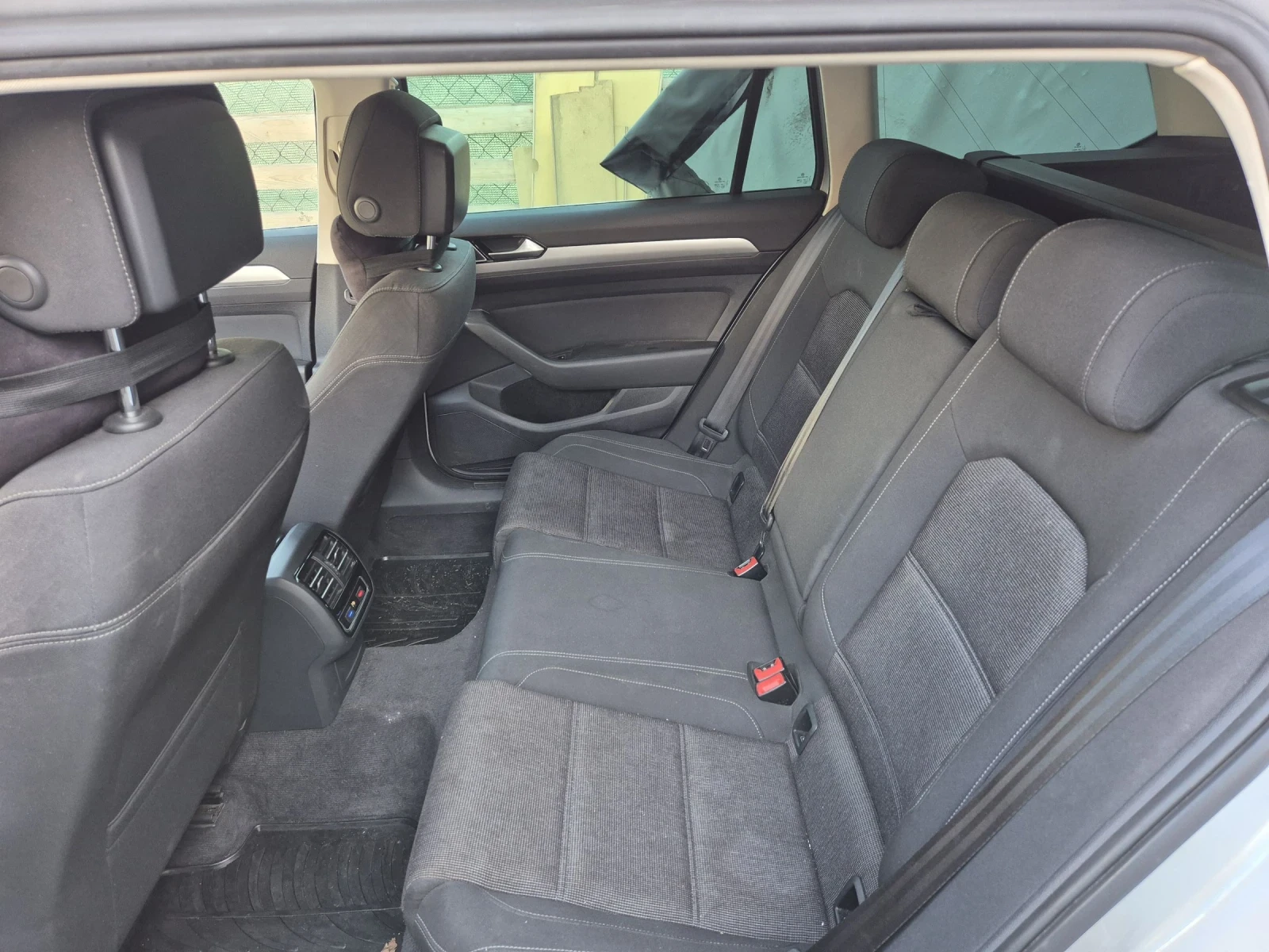 VW Passat B8, Comfortline, 2.0TDI 150hp, DSG, снимка 17 - Автомобили и джипове - 54457655