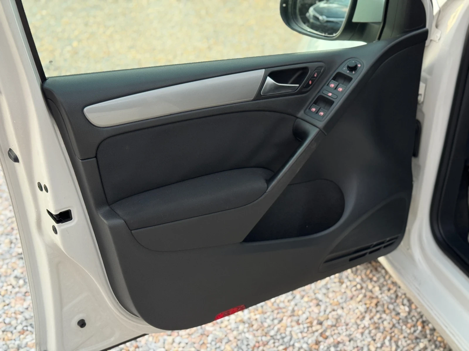 VW Golf TDI* HIGHLINE* NAVI* CLIMA* , снимка 14 - Автомобили и джипове - 54708308
