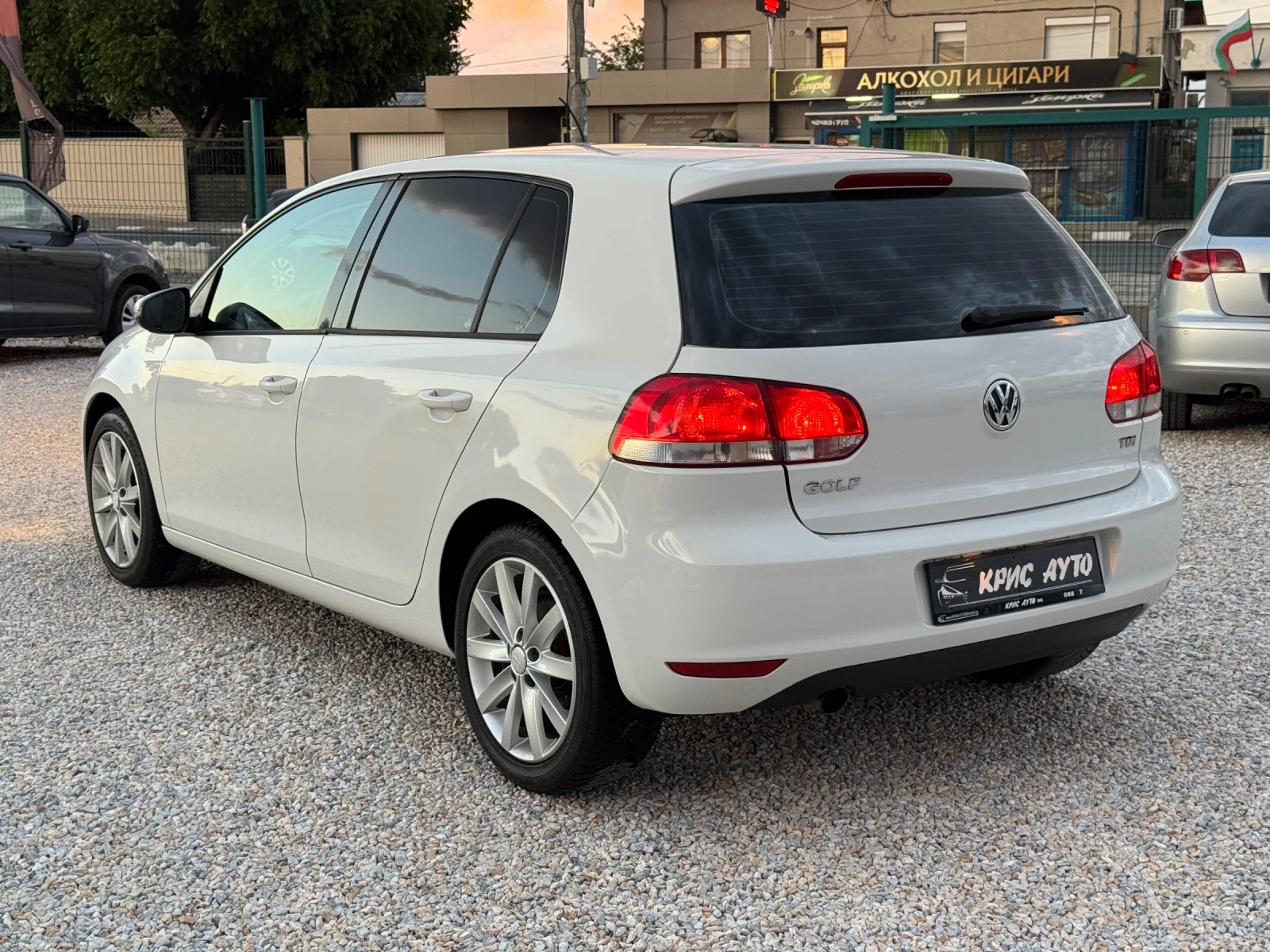 VW Golf TDI* HIGHLINE* NAVI* CLIMA* , снимка 3 - Автомобили и джипове - 54708308
