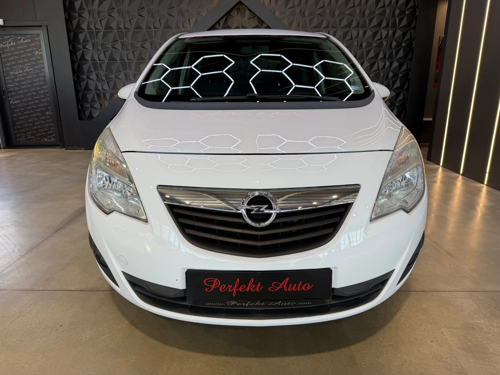 Opel Meriva 1.4 Бензин/Газ * Напълно Обслужен * , снимка 2 - Автомобили и джипове - 54741963