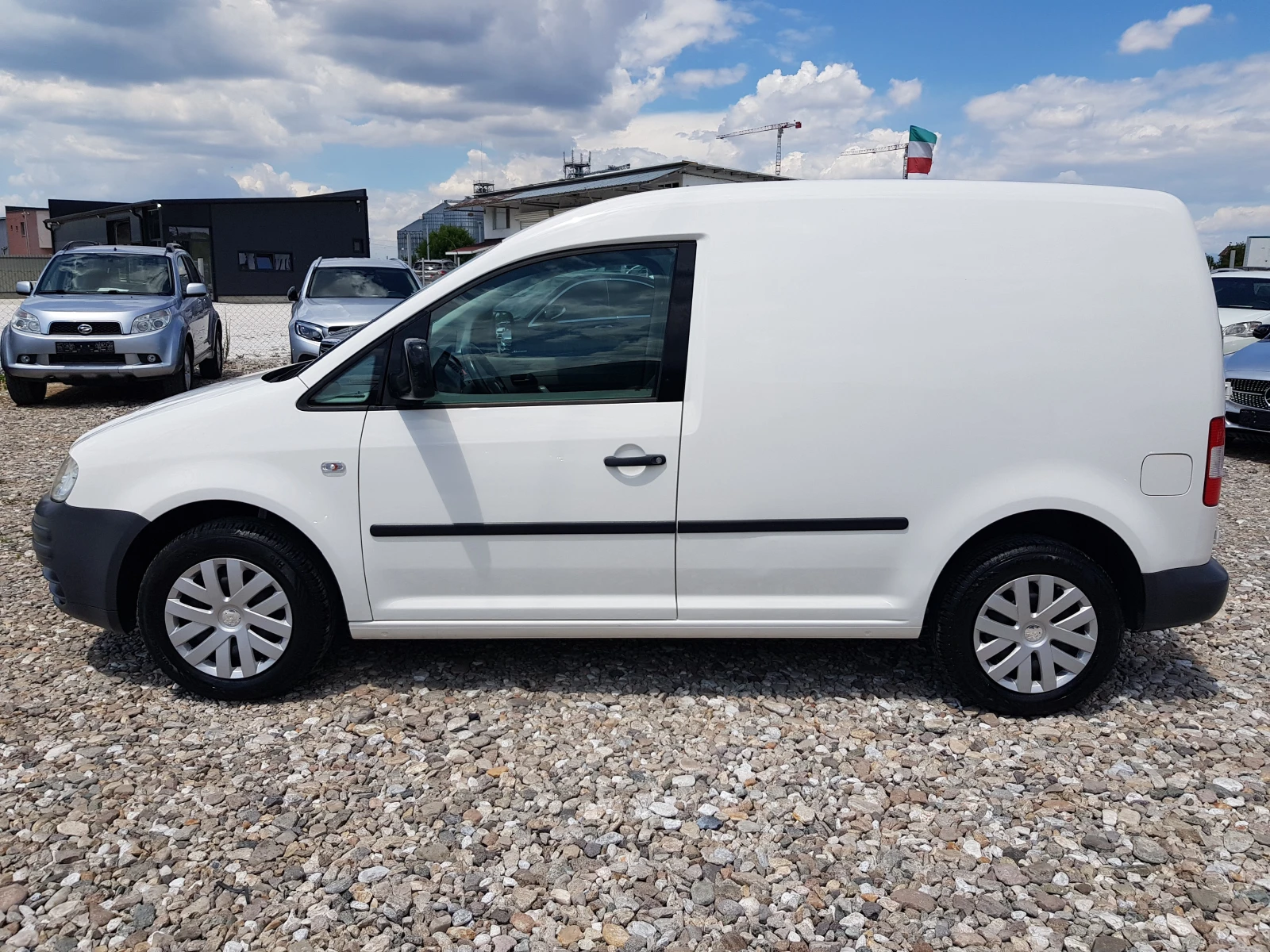 VW Caddy 2.0i ECOFUEL, снимка 8 - Автомобили и джипове - 55261959