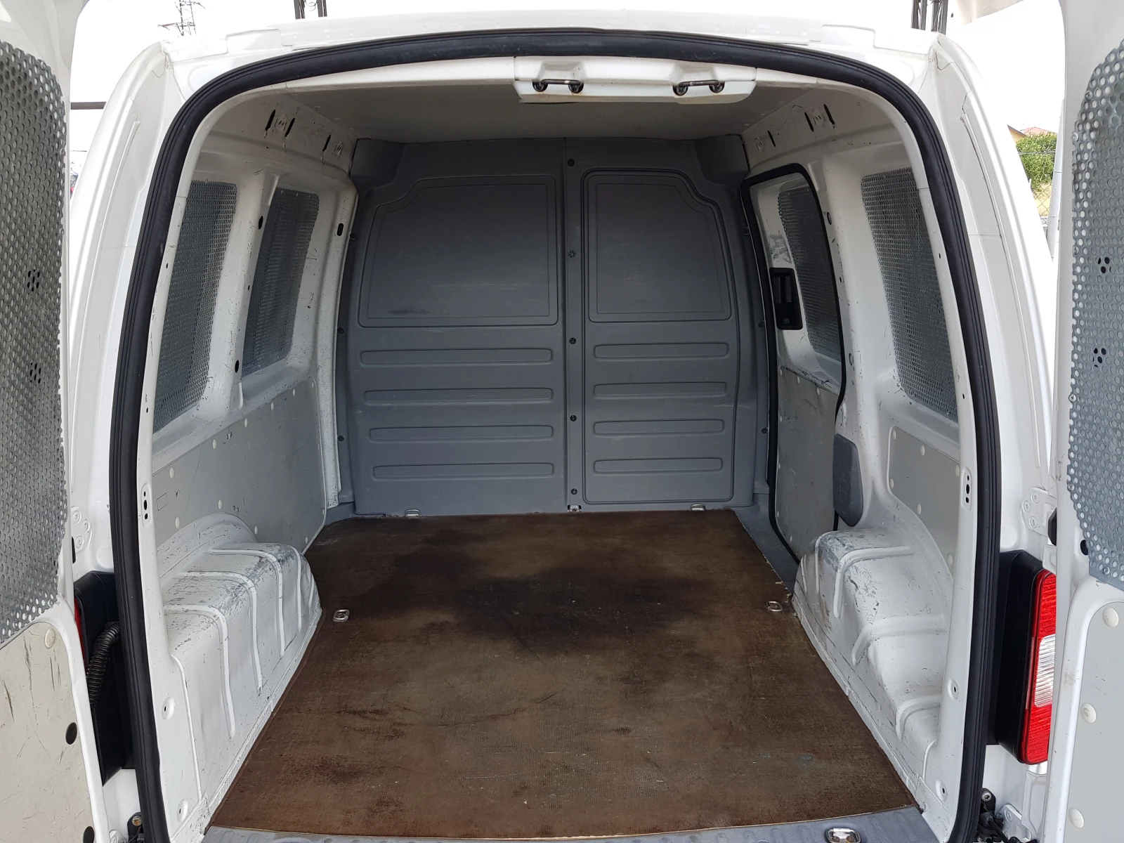 VW Caddy 2.0i ECOFUEL, снимка 15 - Автомобили и джипове - 55261959