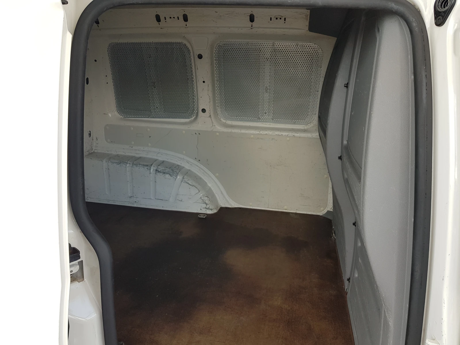 VW Caddy 2.0i ECOFUEL, снимка 14 - Автомобили и джипове - 55261959