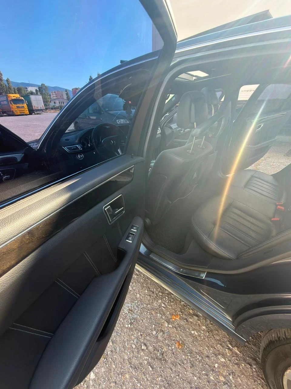 Mercedes-Benz E 300 4 MATIC, снимка 14 - Автомобили и джипове - 55501897