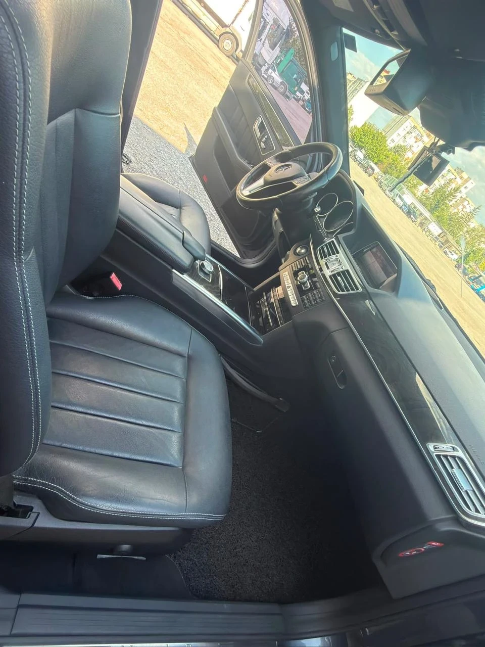 Mercedes-Benz E 300 4 MATIC, снимка 12 - Автомобили и джипове - 55501897