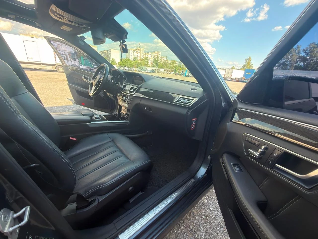 Mercedes-Benz E 300 4 MATIC, снимка 10 - Автомобили и джипове - 55501897