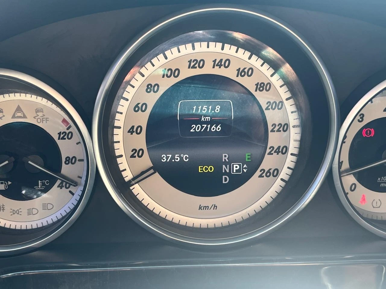 Mercedes-Benz E 300 4 MATIC, снимка 9 - Автомобили и джипове - 55501897