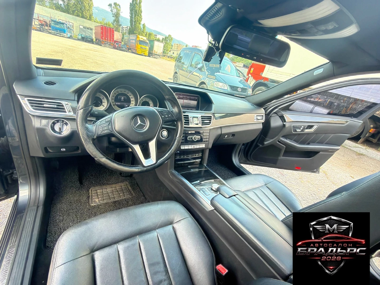 Mercedes-Benz E 300 4 MATIC, снимка 4 - Автомобили и джипове - 55501897