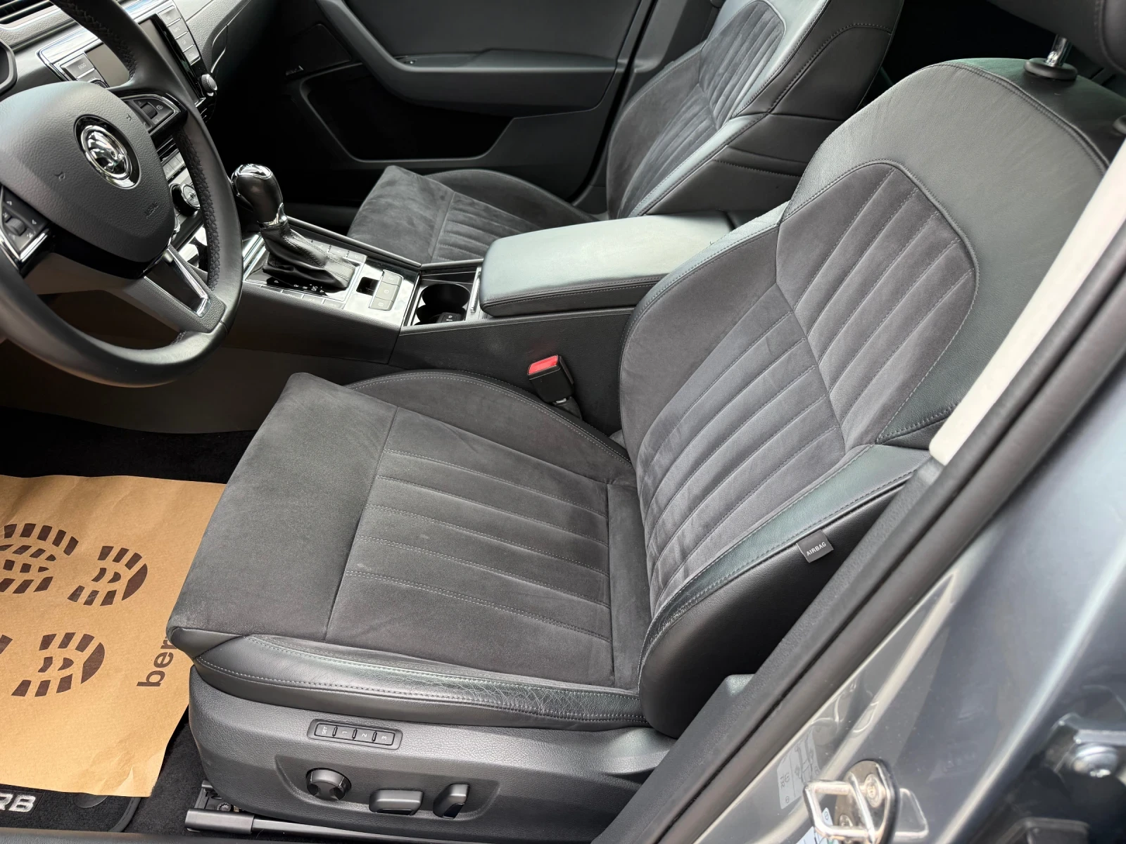 Skoda Superb 2.0TDi / DSG / 4x4 , снимка 9 - Автомобили и джипове - 56204650
