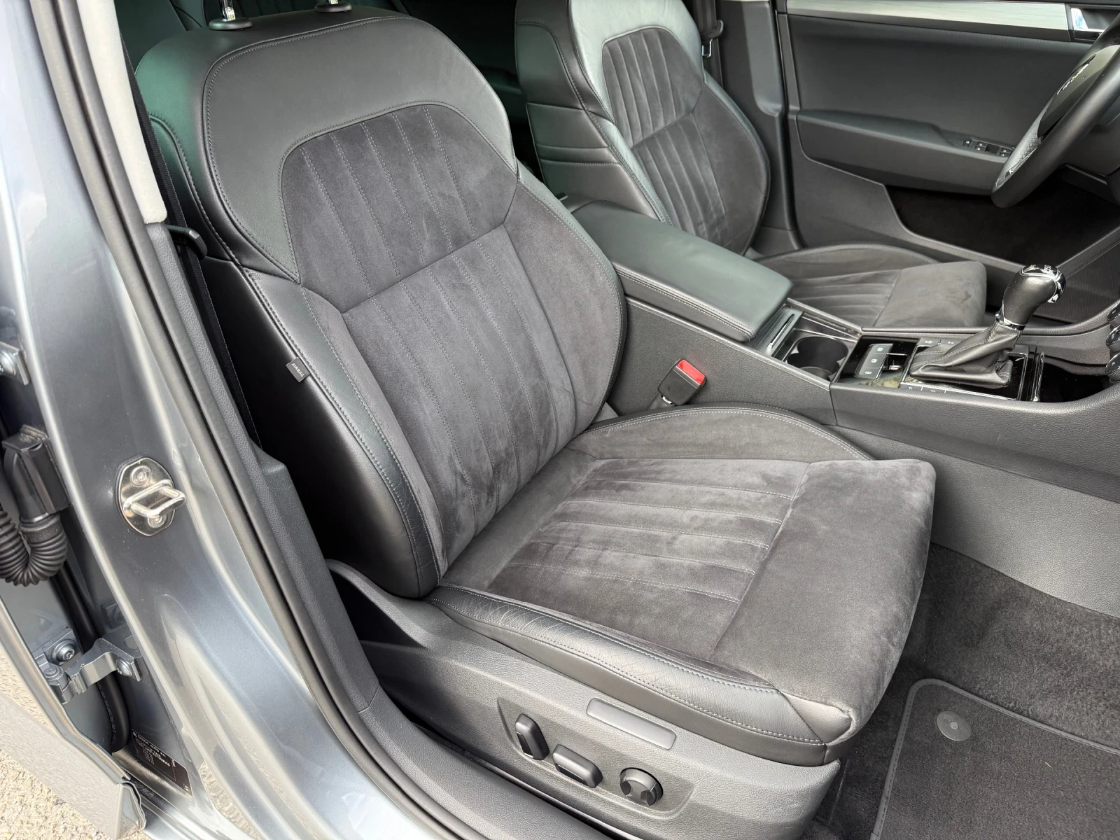 Skoda Superb 2.0TDi / DSG / 4x4 , снимка 10 - Автомобили и джипове - 56204650