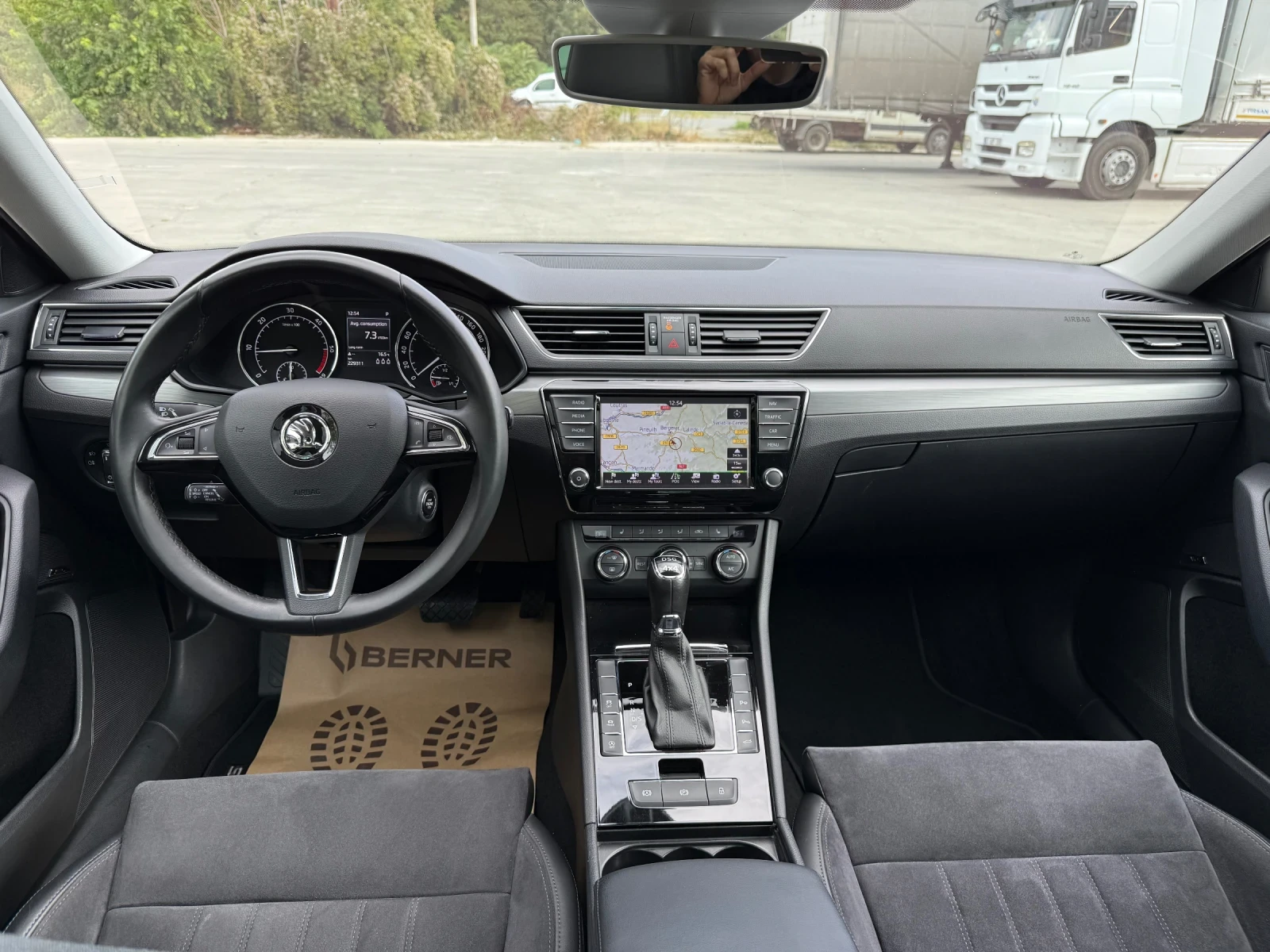 Skoda Superb 2.0TDi / DSG / 4x4 , снимка 8 - Автомобили и джипове - 56204650