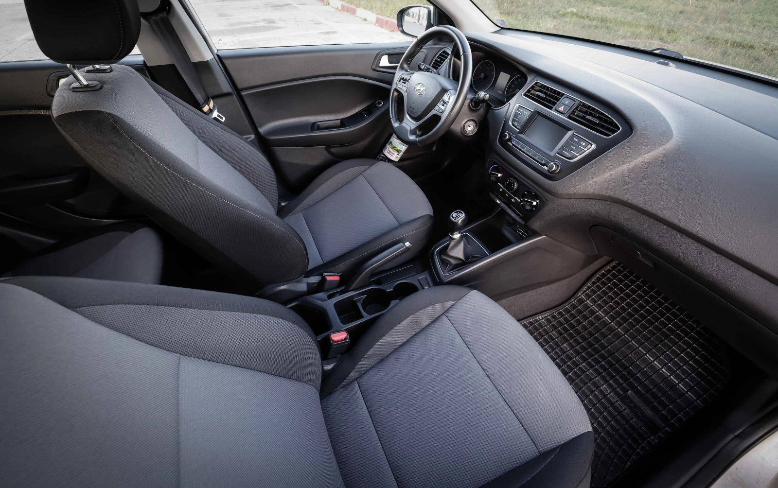 Hyundai I20, снимка 11 - Автомобили и джипове - 56262637