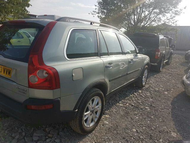 Volvo Xc90 2.4D5, снимка 14 - Автомобили и джипове - 42072357