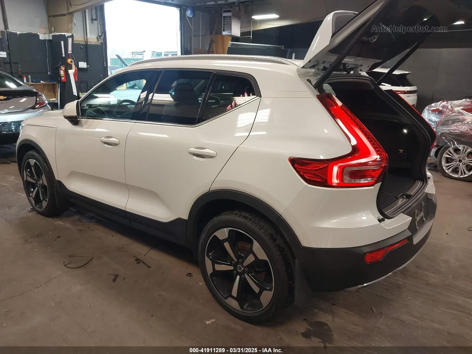 Volvo XC40  - изображение 4