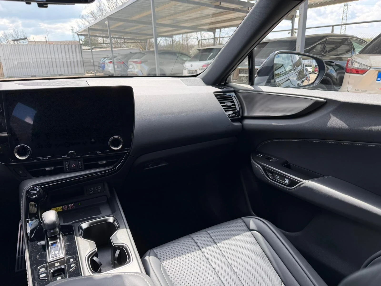 Lexus NX 450 + /F Sport/360Camera/HUD/С гаранция Relax+ HHC, снимка 12 - Автомобили и джипове - 54157821