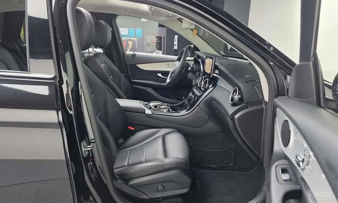Mercedes-Benz GLC 350 4MATIC Premium * КРАЙНА ЦЕНА ДО БЪЛГАРИЯ * , снимка 11 - Автомобили и джипове - 55570665