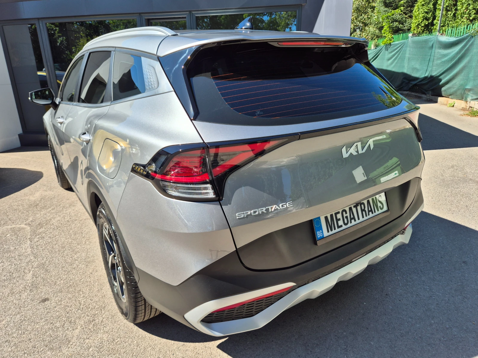 Kia Sportage 2.0 CRDI 4Х2 - Наличен в БГ, снимка 3 - Автомобили и джипове - 55976462