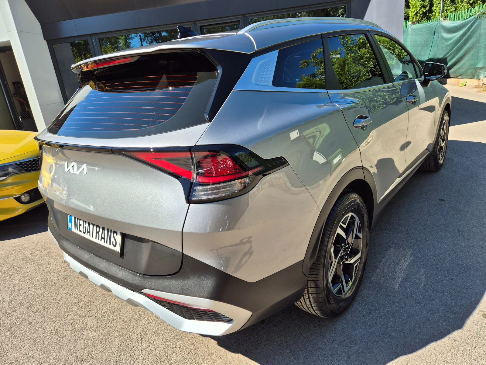 Kia Sportage 2.0 CRDI 4Х2 - Наличен в БГ, снимка 4 - Автомобили и джипове - 55976462