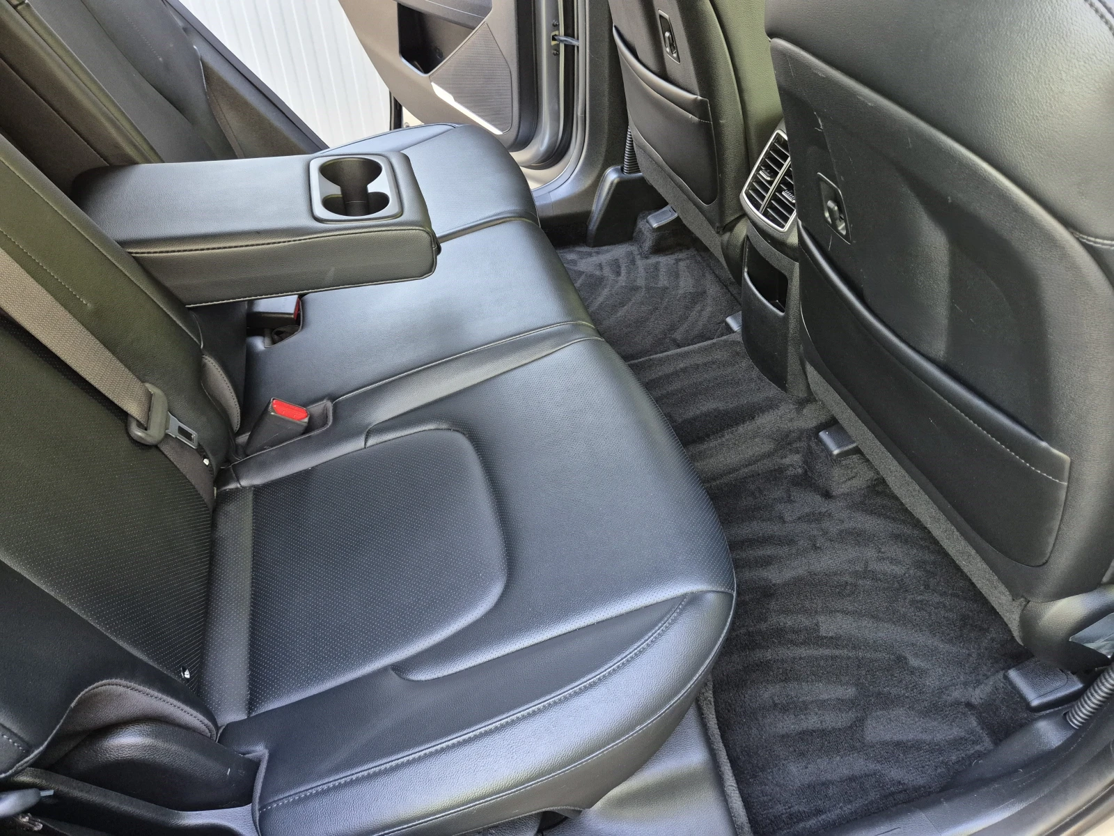 Kia Sportage 2.0 CRDI 4Х2 - Наличен в БГ, снимка 8 - Автомобили и джипове - 55976462