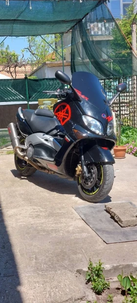     Yamaha T-max 500i top