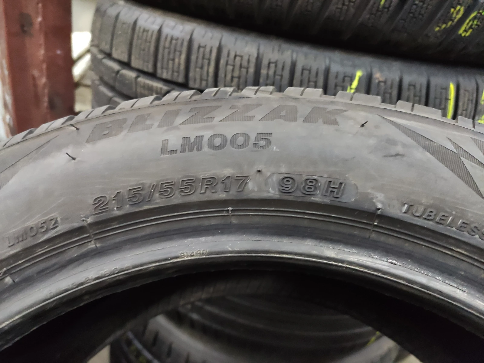 Гуми Зимни 215/55R17, снимка 4 - Гуми и джанти - 54806730