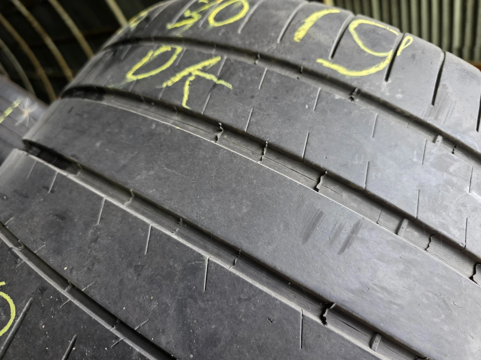 Гуми Летни 295/30R19