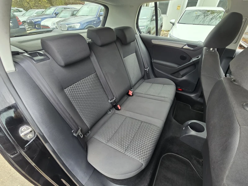 VW Golf 1.6TDI Comfortline 105к.с, снимка 14 - Автомобили и джипове - 52244688