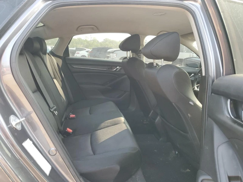 Honda Accord 1.5 LX* АВТОКРЕДИТ, снимка 9 - Автомобили и джипове - 52389543