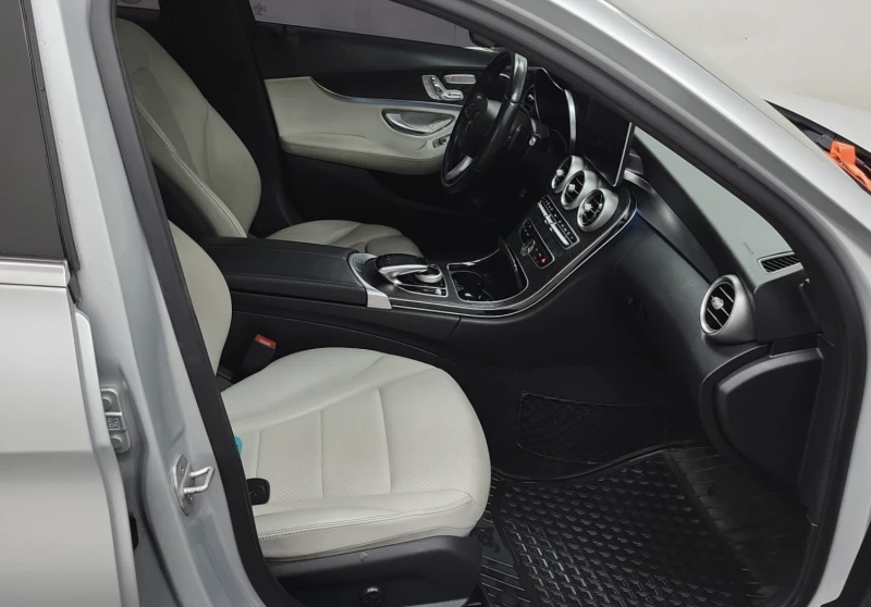Mercedes-Benz C 300 4MATIC, снимка 15 - Автомобили и джипове - 52749829