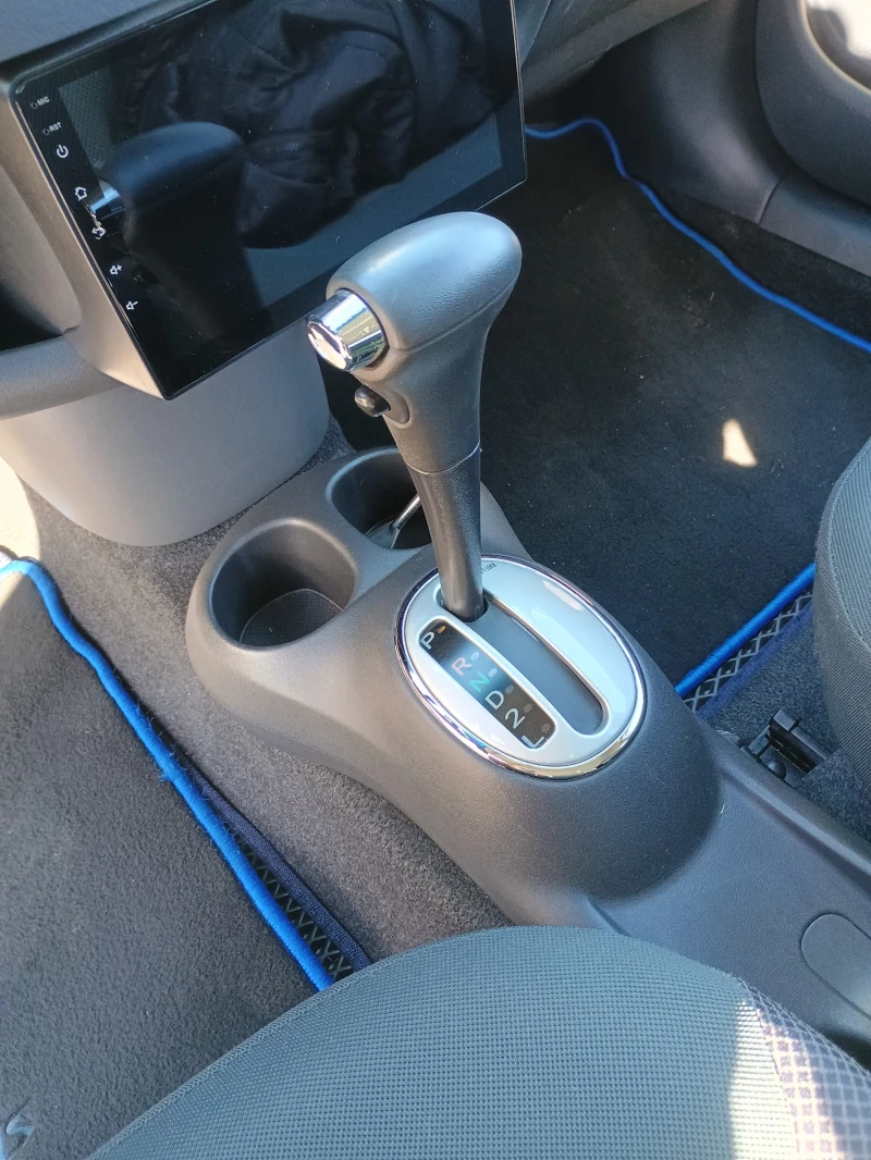 Toyota Yaris 1300, снимка 9 - Автомобили и джипове - 53561745