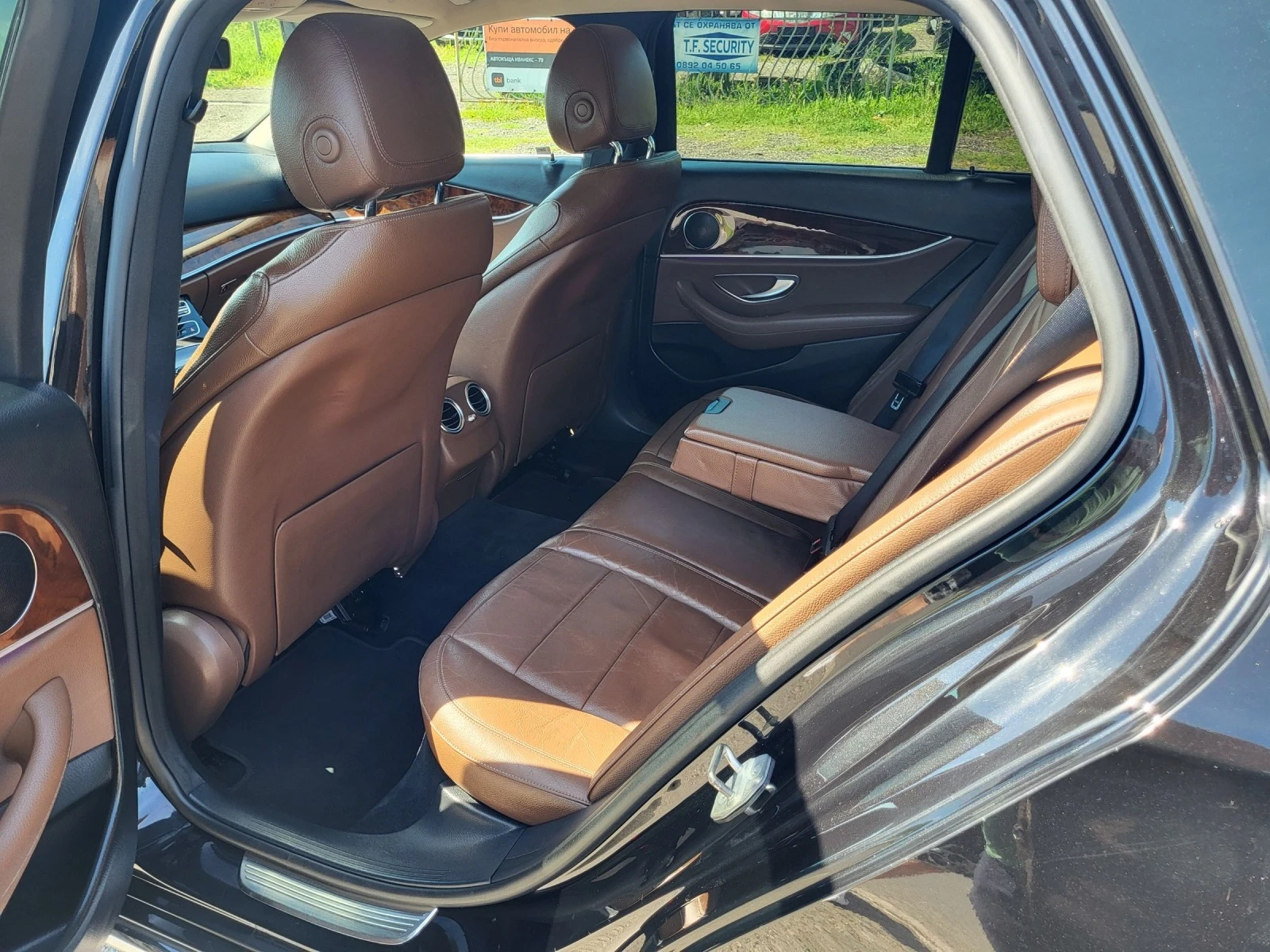 Mercedes-Benz E 220 LED/360 /AMBIENTNO/ | Mobile.bg — изображение 11