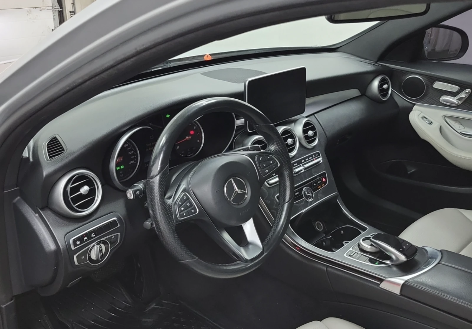 Mercedes-Benz C 300 4MATIC - изображение 9