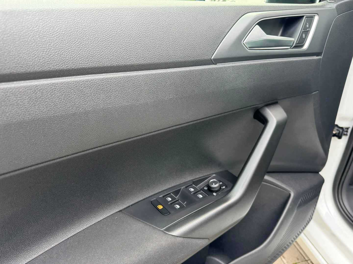 VW Taigo R-Line 1.5 TSI OPF DSG - изображение 6