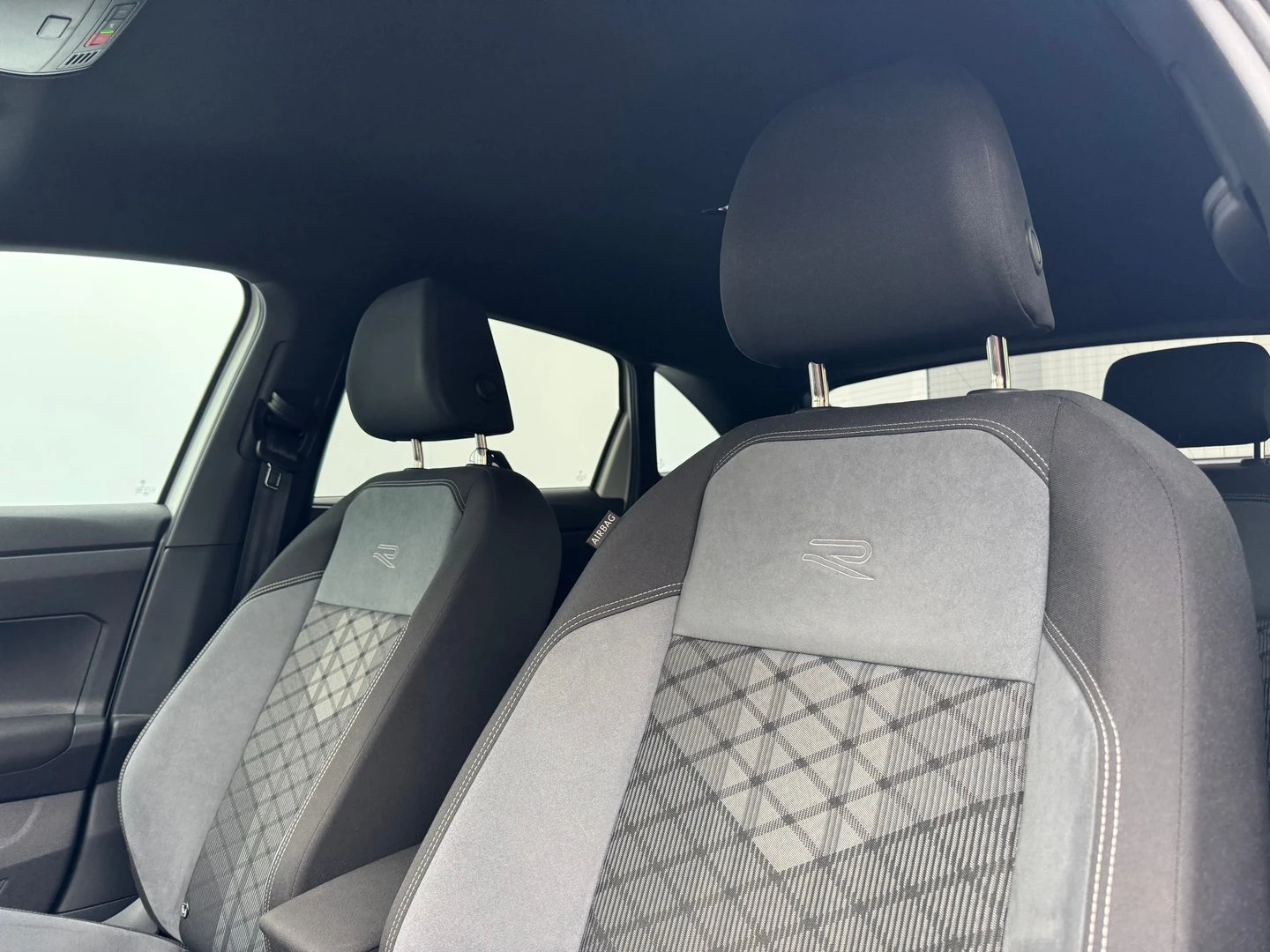 VW Taigo R-Line 1.5 TSI OPF DSG - изображение 7