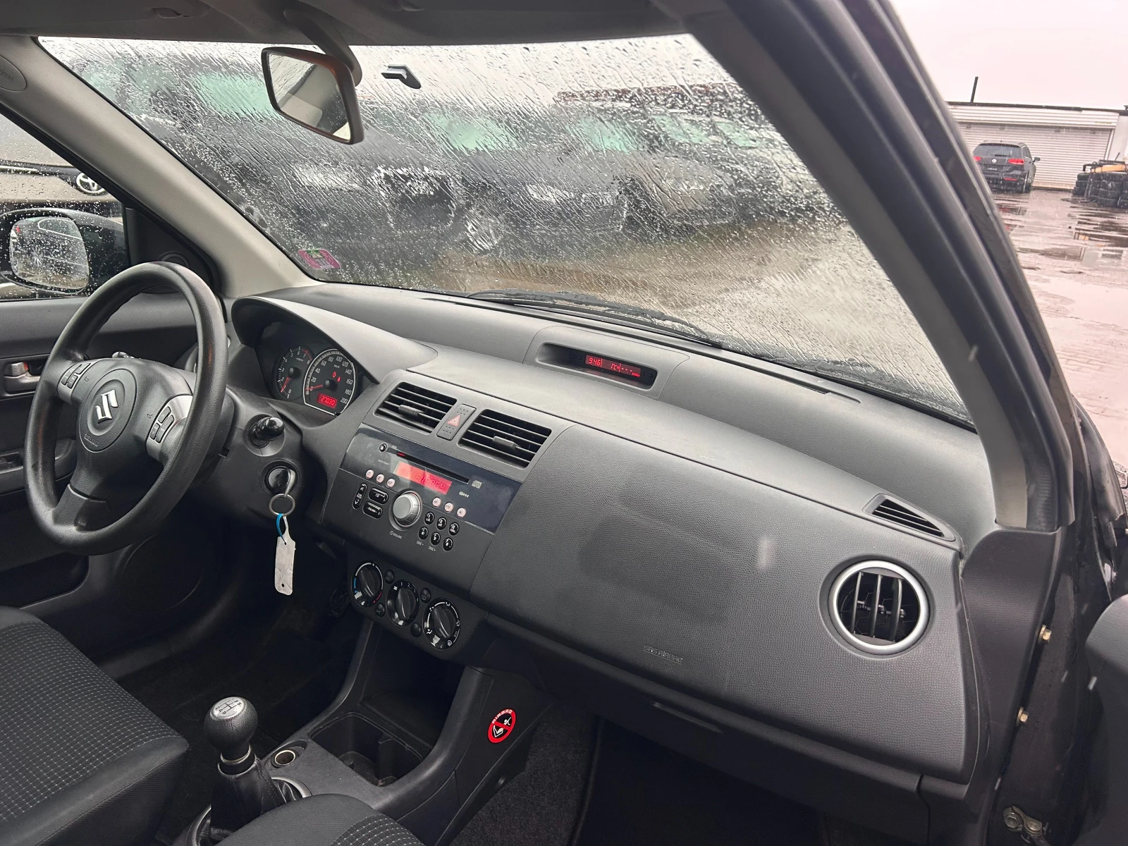 Suzuki Swift 1.3i EURO 4 - изображение 10