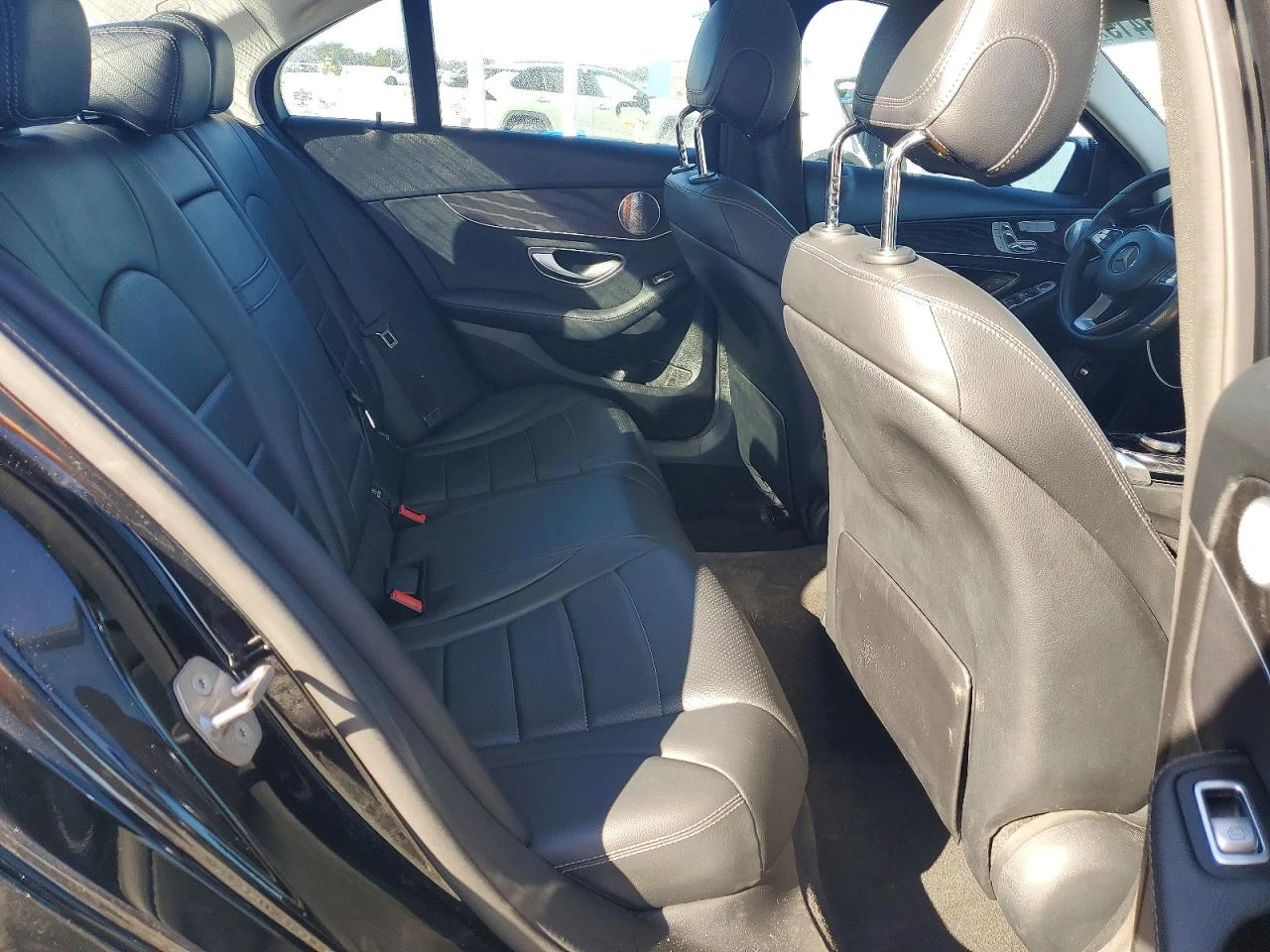 Mercedes-Benz C 300 4MATIC, снимка 10 - Автомобили и джипове - 53935489