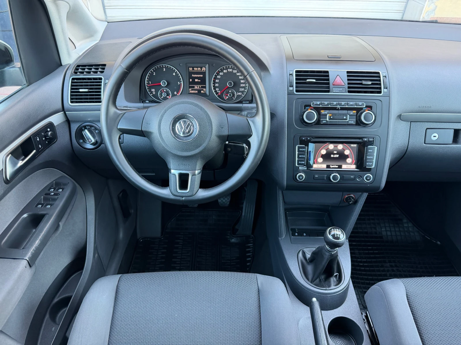 VW Touran 1.6TDI 105к.с. TREND NAVI 7 места ГЕРМАНИЯ, снимка 10 - Автомобили и джипове - 54459434