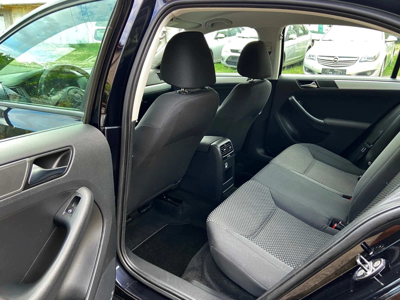 VW Jetta 1.6TDI EDITION 176 000км* , снимка 9 - Автомобили и джипове - 54874349