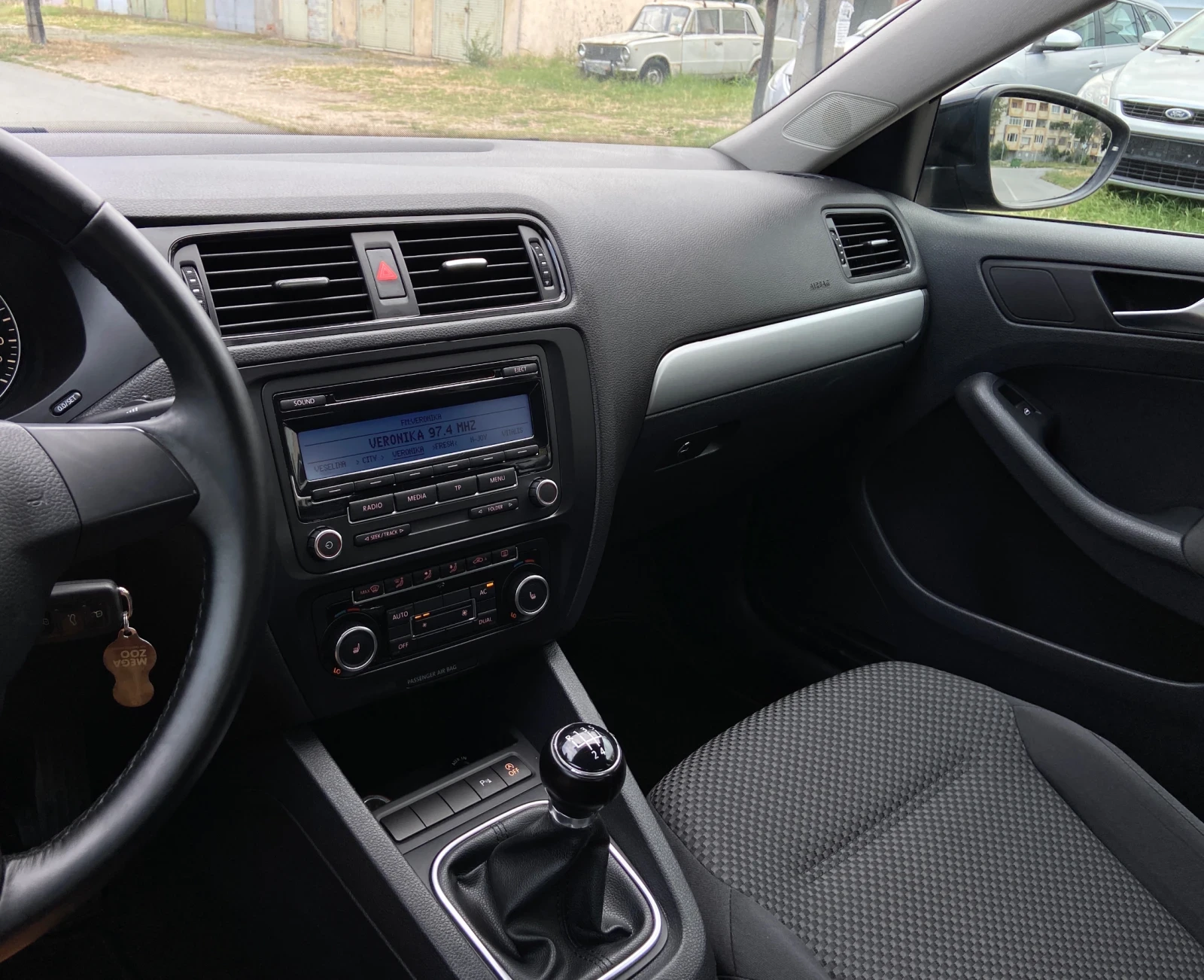 VW Jetta 1.6TDI EDITION 176 000км* , снимка 12 - Автомобили и джипове - 54874349