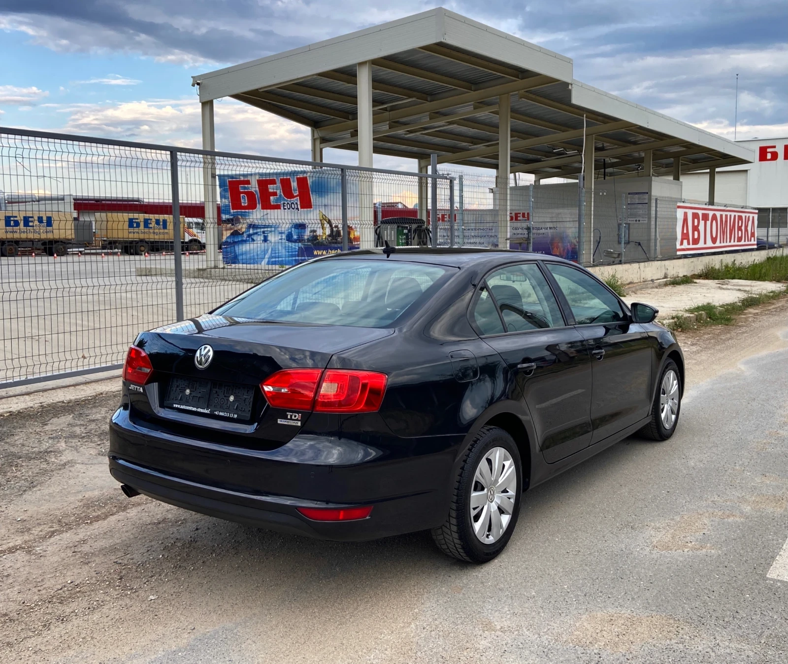 VW Jetta 1.6TDI EDITION 176 000км* , снимка 4 - Автомобили и джипове - 54874349