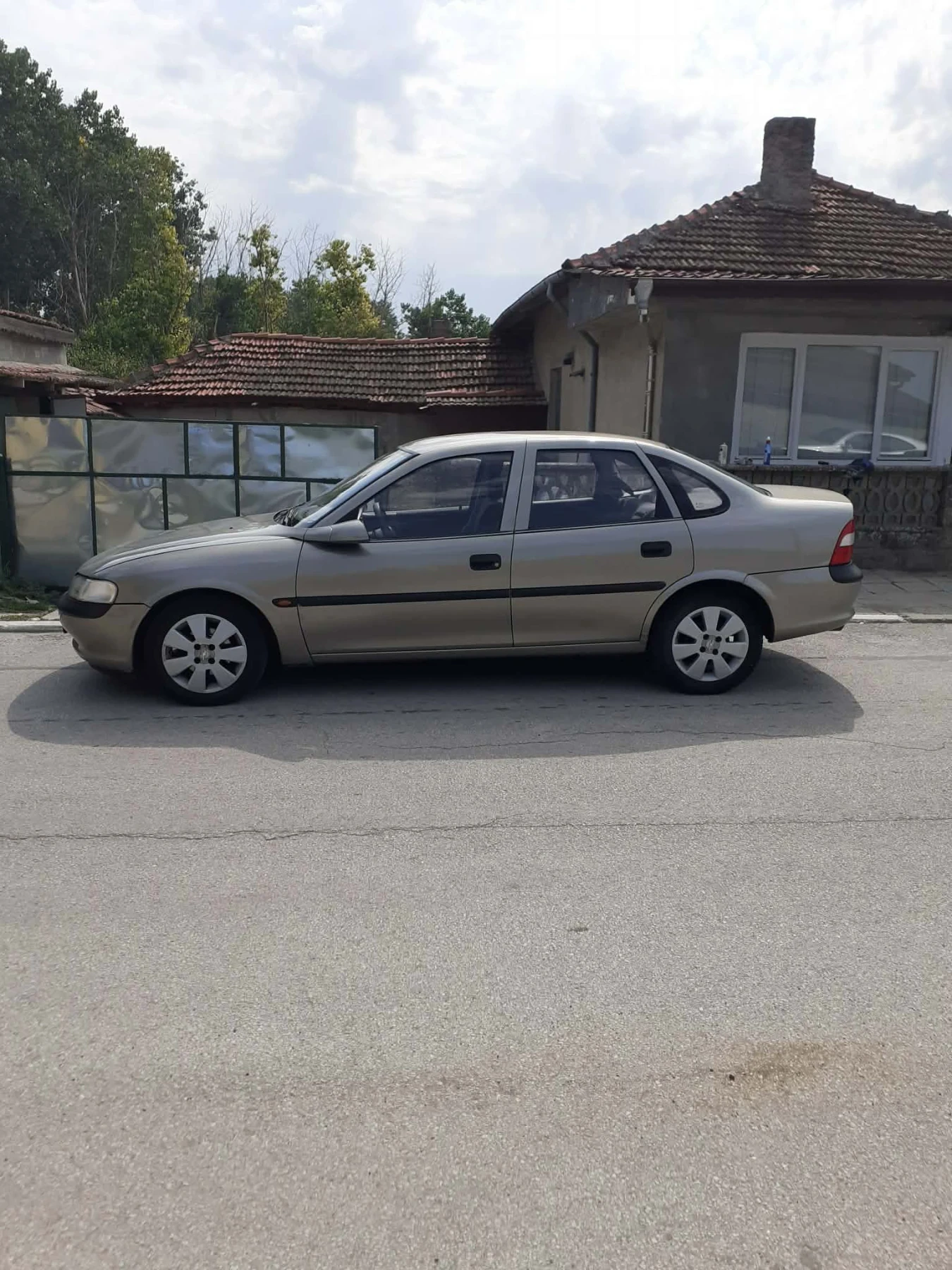 Opel Vectra 1.6 газ/бензин, снимка 4 - Автомобили и джипове - 55592435