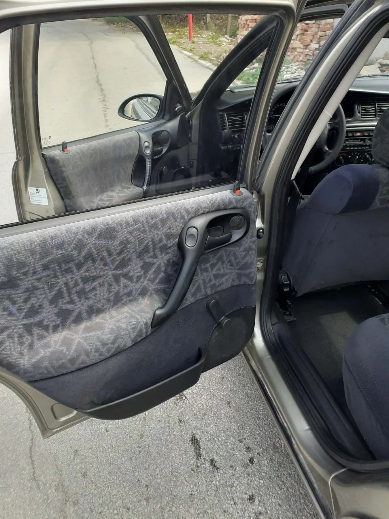 Opel Vectra 1.6 газ/бензин, снимка 9 - Автомобили и джипове - 55592435