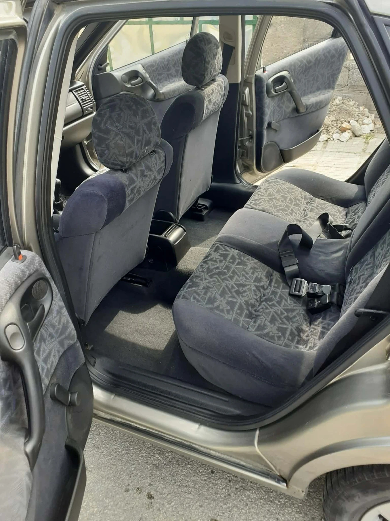 Opel Vectra 1.6 газ/бензин, снимка 10 - Автомобили и джипове - 55592435